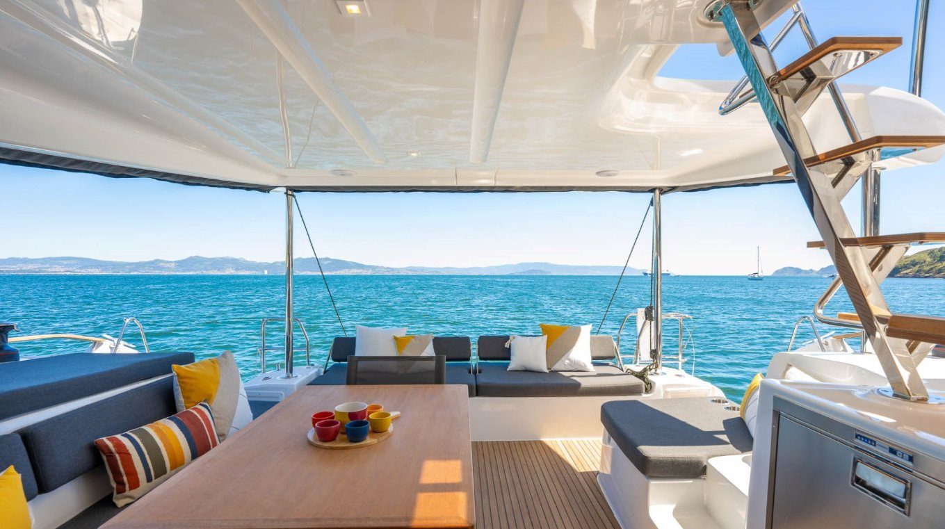 Shaded cockpit, Lagoon 43