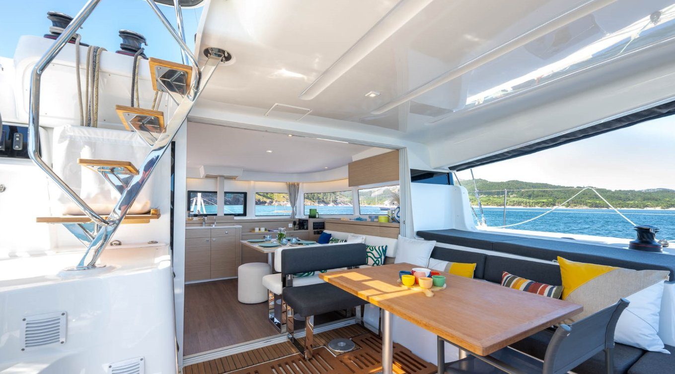 Salon et cuisine, aménagement Lagoon 43